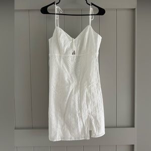 Lulus white floral mid thigh spring dress with slit